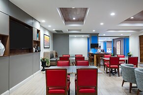 Holiday Inn Express & Suites Florence I-95 & I-20 Civic Ctr by IHG