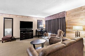 Heartland Inn & Suites, SureStay Collection by Best Western