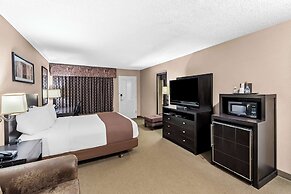 Heartland Inn & Suites, SureStay Collection by Best Western
