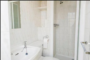 Avonmore Hotel Cartwright Gardens