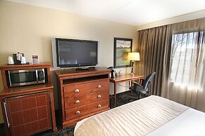 C'mon Inn Hotel & Suites