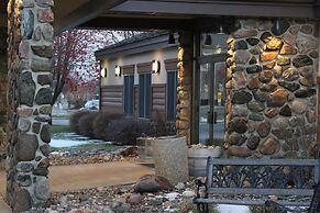 C'mon Inn Hotel & Suites