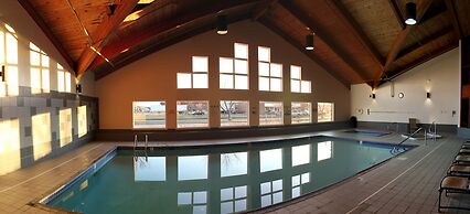 C'mon Inn Hotel & Suites