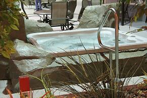 C'mon Inn Hotel & Suites