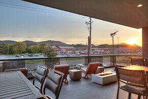 Holiday Inn & Suites Pigeon Forge Convention Center by IHG