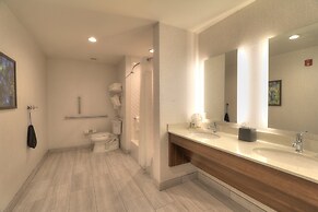 Holiday Inn & Suites Pigeon Forge Convention Center by IHG