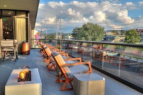 Holiday Inn & Suites Pigeon Forge Convention Center by IHG