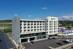 Holiday Inn & Suites Pigeon Forge Convention Center, an IHG Hotel