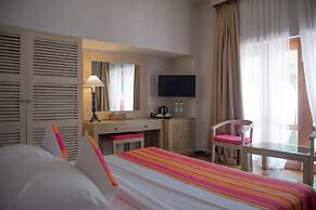 Adaaran Club Rannalhi  - 45 Minutes away from Male by Speedboat