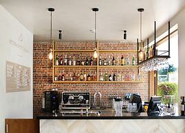 AP Victoria Sports & Beach