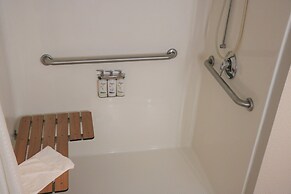 Holiday Inn Express & Suites Marquette by IHG