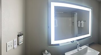 Holiday Inn Express & Suites Marquette by IHG