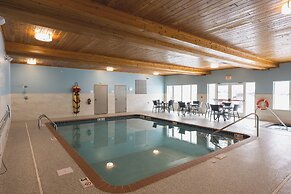 Holiday Inn Express & Suites Marquette by IHG