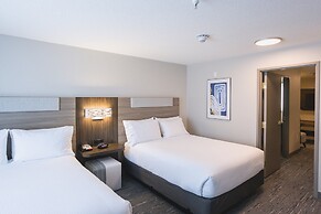 Holiday Inn Express & Suites Marquette by IHG