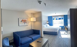 Holiday Inn Express & Suites Marquette by IHG