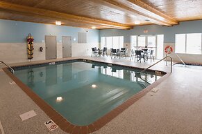 Holiday Inn Express & Suites Marquette by IHG