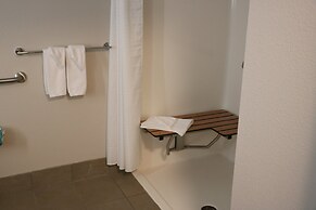 Holiday Inn Express & Suites Marquette by IHG