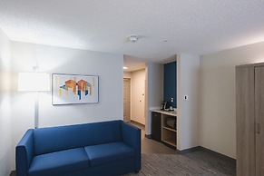 Holiday Inn Express & Suites Marquette by IHG