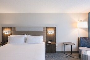 Holiday Inn Express & Suites Marquette by IHG