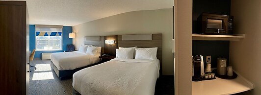 Holiday Inn Express & Suites Marquette by IHG