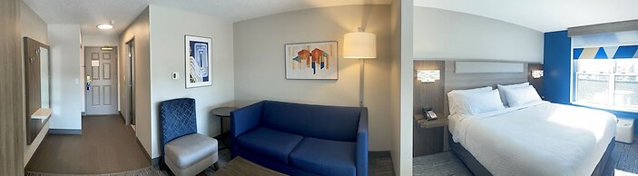 Holiday Inn Express & Suites Marquette by IHG