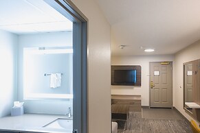 Holiday Inn Express & Suites Marquette by IHG