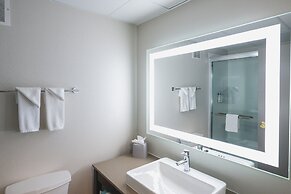 Holiday Inn Express & Suites Marquette by IHG