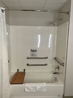 Holiday Inn Express & Suites Marquette by IHG