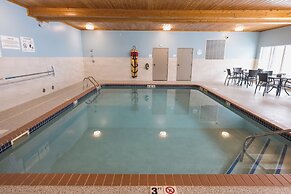 Holiday Inn Express & Suites Marquette by IHG