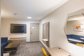 Holiday Inn Express & Suites Marquette by IHG