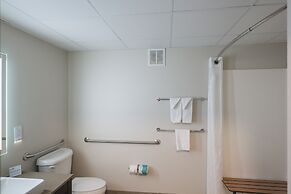 Holiday Inn Express & Suites Marquette by IHG