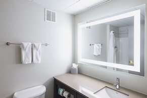 Holiday Inn Express & Suites Marquette by IHG