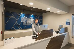 Holiday Inn Express & Suites Marquette by IHG