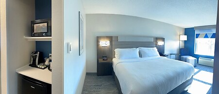 Holiday Inn Express & Suites Marquette by IHG