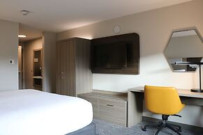 Holiday Inn Express & Suites Marquette by IHG