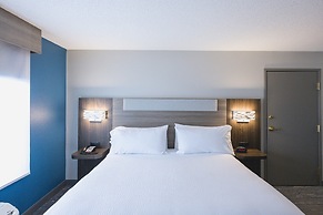 Holiday Inn Express & Suites Marquette by IHG