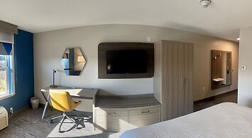 Holiday Inn Express & Suites Marquette by IHG