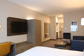 Holiday Inn Express & Suites Marquette by IHG