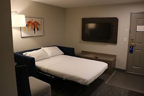 Holiday Inn Express & Suites Marquette by IHG