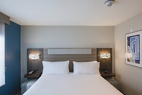 Holiday Inn Express & Suites Marquette by IHG