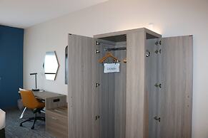 Holiday Inn Express & Suites Marquette by IHG