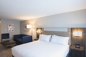 Holiday Inn Express & Suites Marquette by IHG