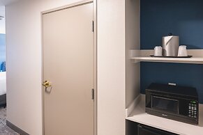 Holiday Inn Express & Suites Marquette by IHG