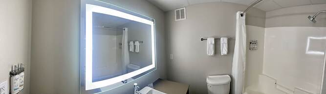 Holiday Inn Express & Suites Marquette by IHG