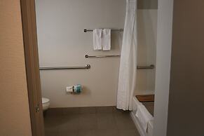 Holiday Inn Express & Suites Marquette by IHG