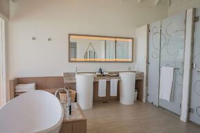 LUX* South Ari Atoll