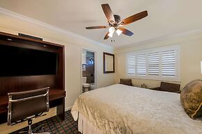 Clarion Collection Carmel Oaks Inn