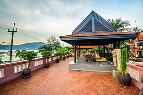 Seaview Patong Hotel