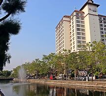 Amora Hotel Tapae Chiang Mai