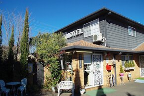 White Lanterns Motel